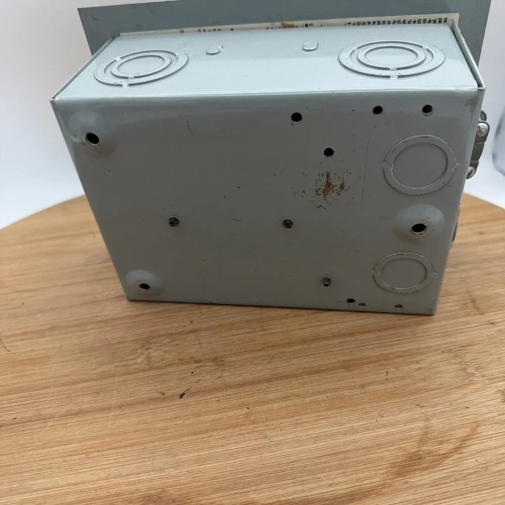 I-T-E Indoor Load Center 60 AMP Type 1 E0204ML1060F&S with 20 AMP